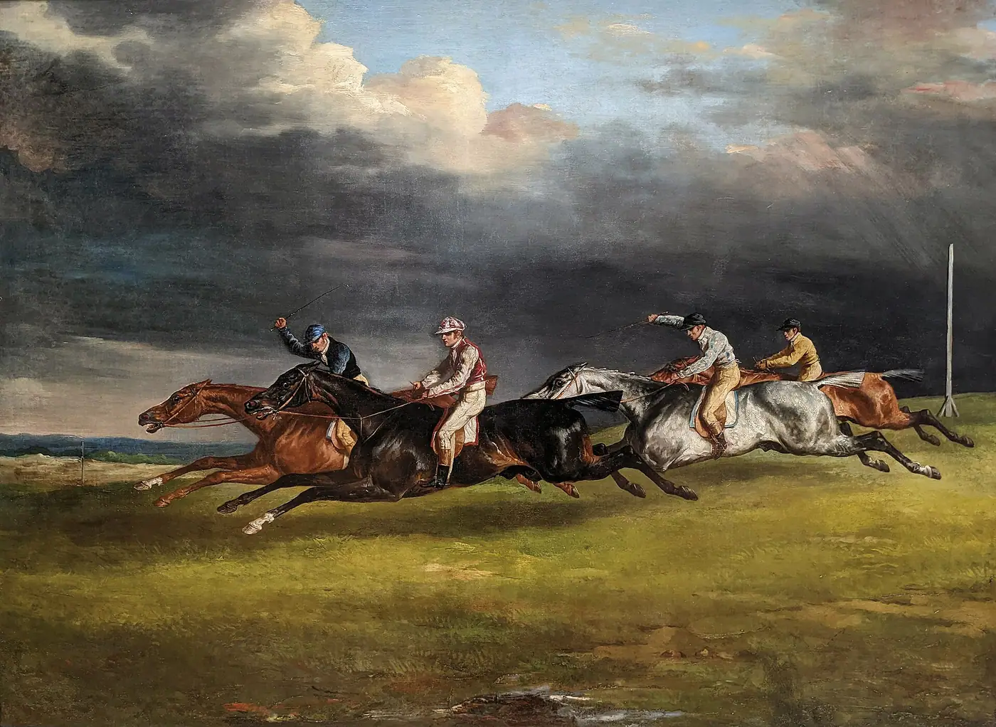 Tableau : quatre chevaux de course montés par des jockeys galopent, pattes tendues vers l'avant et vers l'arrière, comme en plein vol, sous un ciel d'orage.